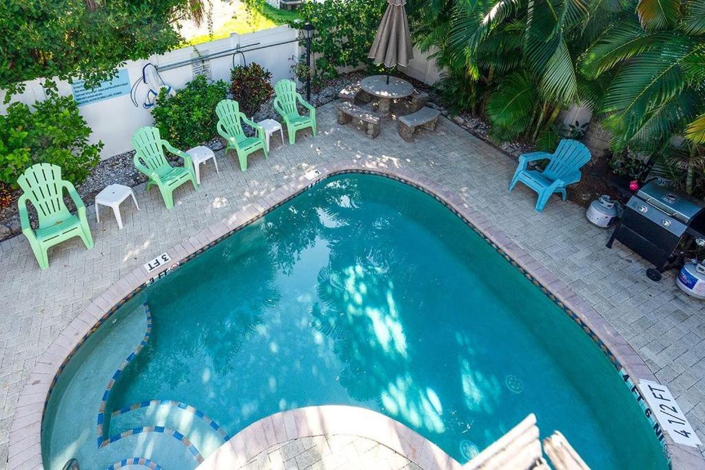 Beach Getaway Pool Condo Between The Island Marina And Beach Bradenton Beach Exterior photo